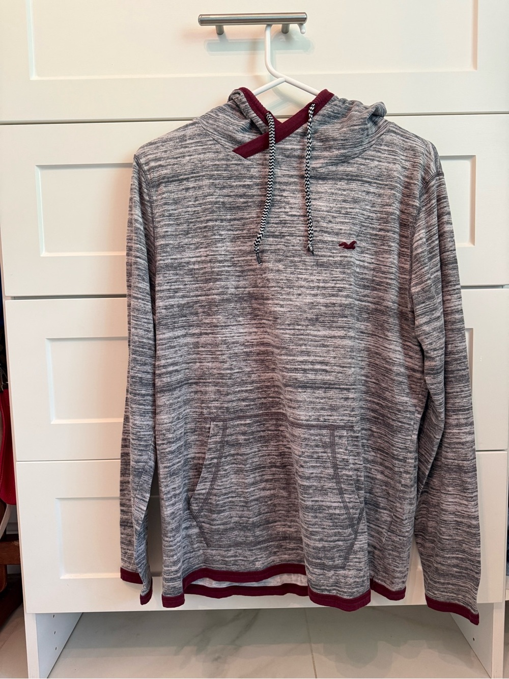 Hollister Men's Heather Gray Hooded Pullover with Burgundy Accents